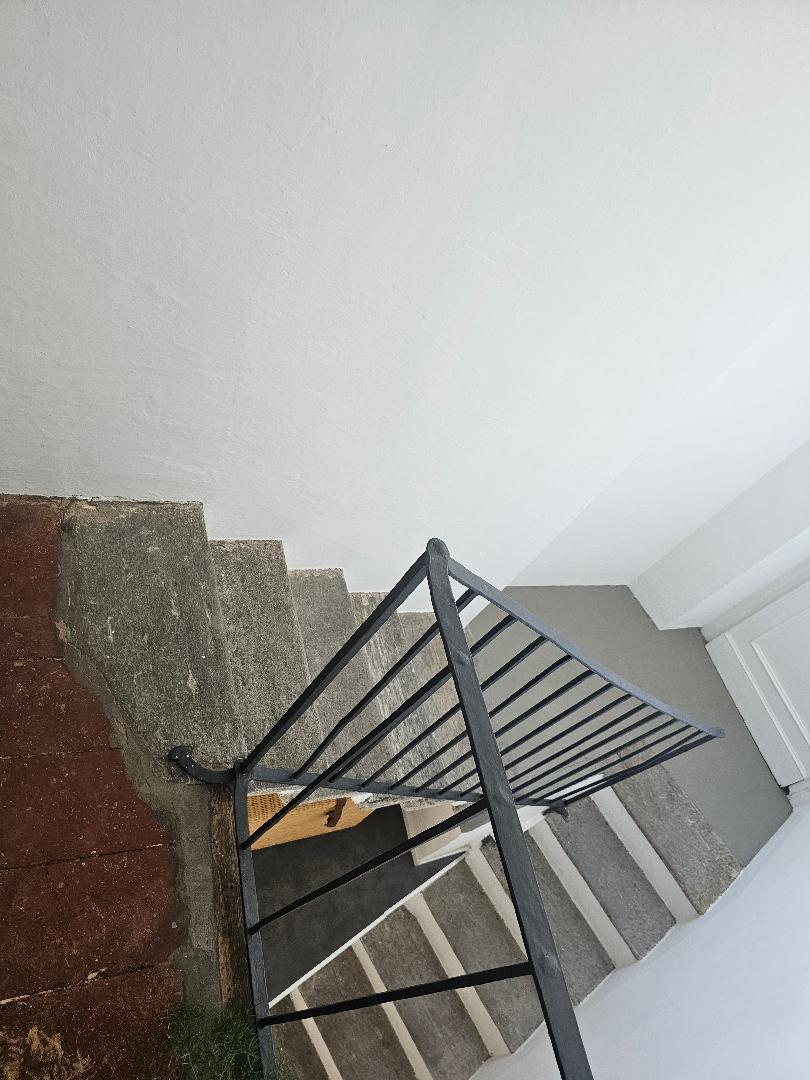 Stairwell — middle flight After