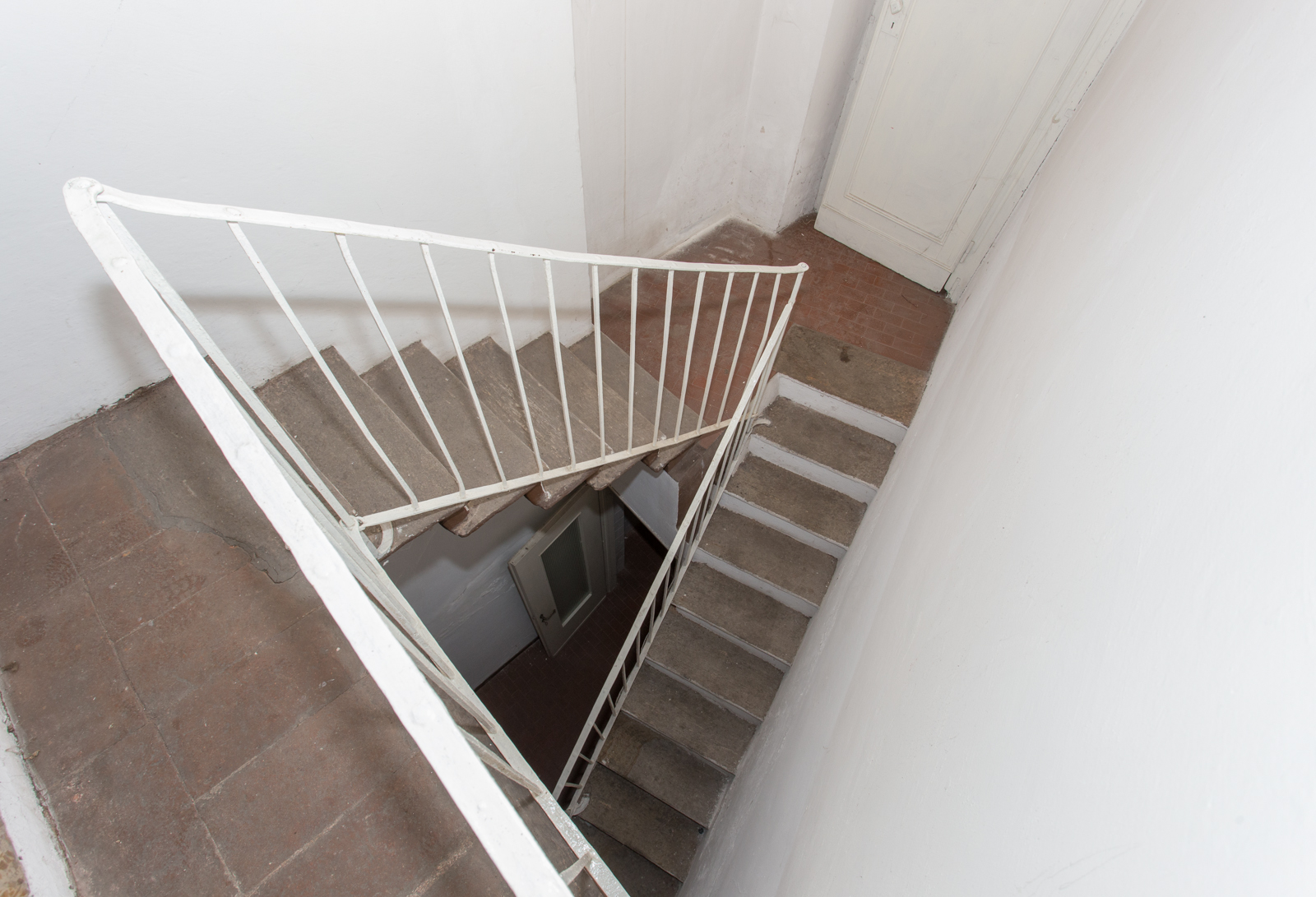 Stairwell — middle flight Before
